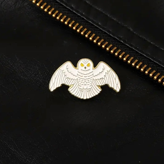 HARRY POTTER - HEDWIG BOOK PIN *SALE*