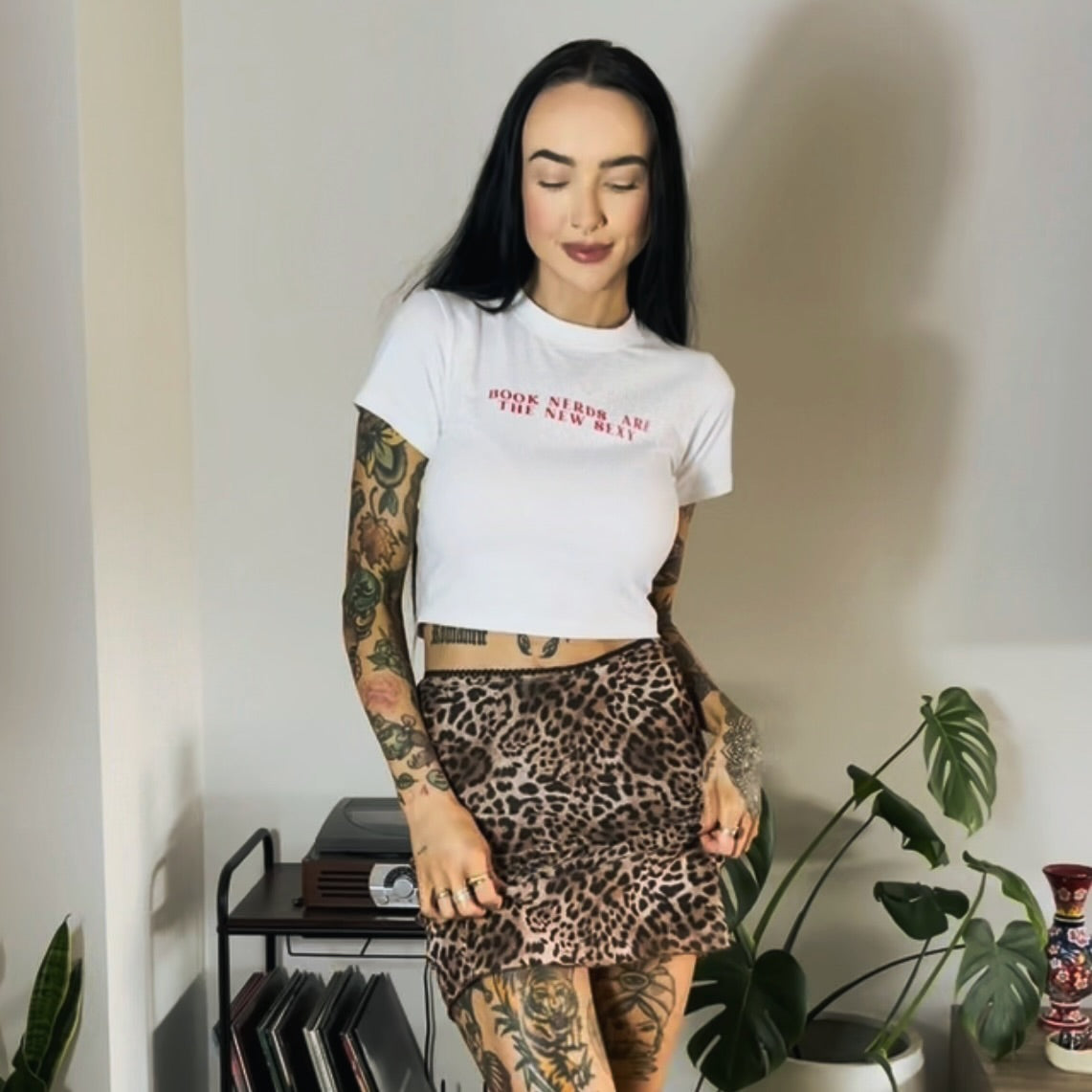 BOOK NERDS ARE SEXY SLOGAN TEE