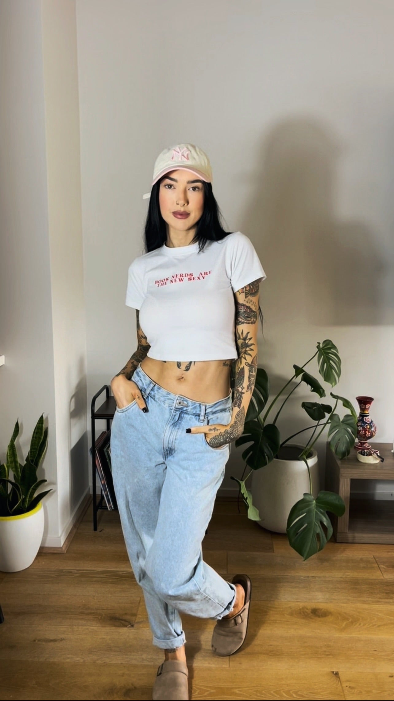 BOOK NERDS ARE SEXY SLOGAN TEE