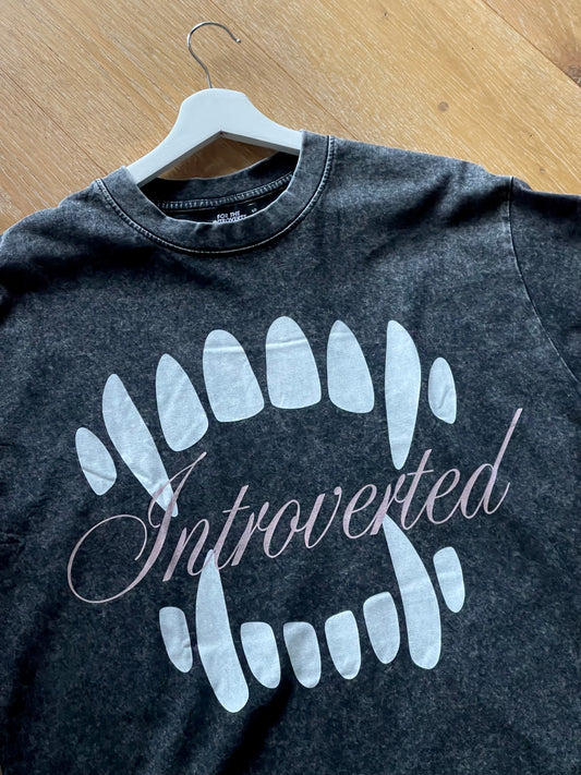 INTROVERTED VINTAGE ACID WASH TEE