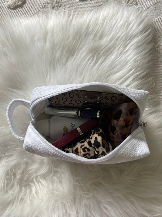 INTROVERTED PUFF, SNOW