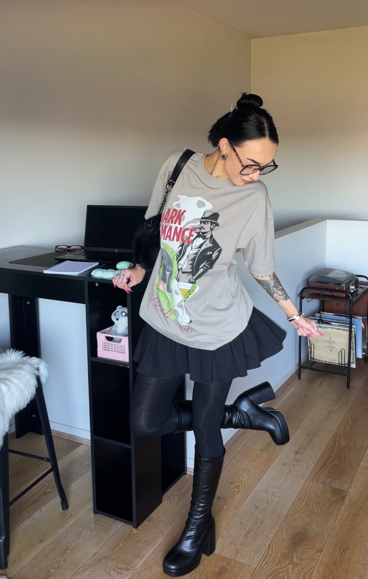 DARK ROMANCE OVERSIZED TEE