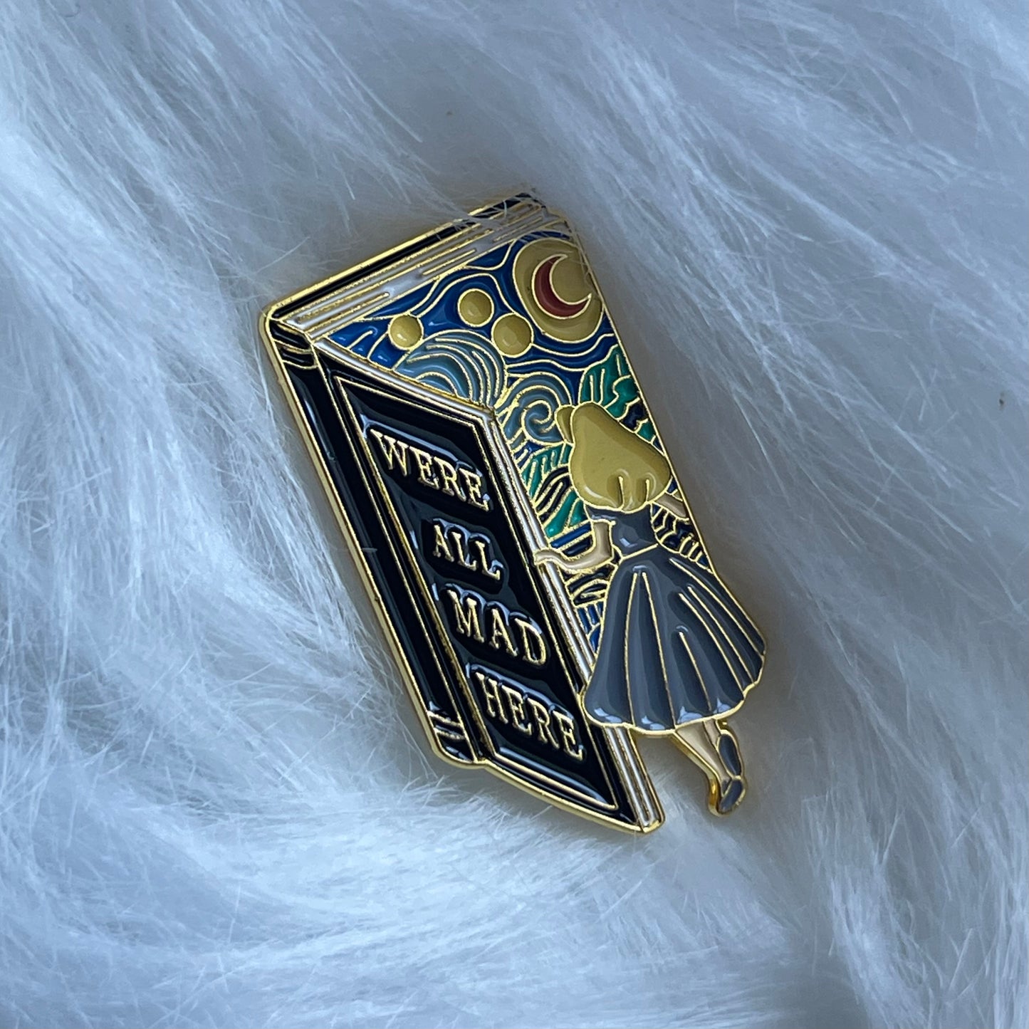 ALICE IN WONDERLAND PIN