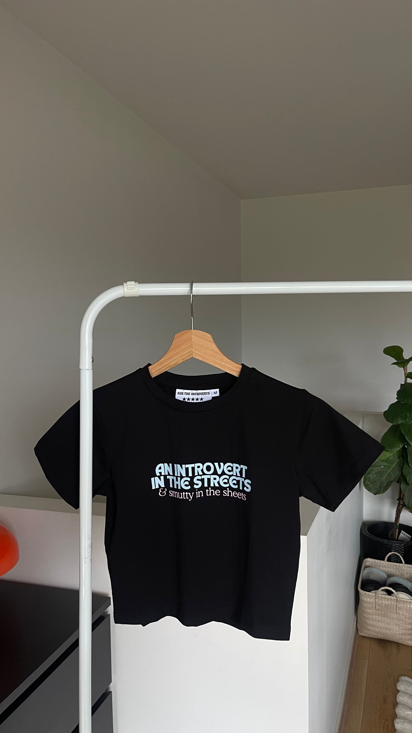 SMUTTY READER SLOGAN TEE