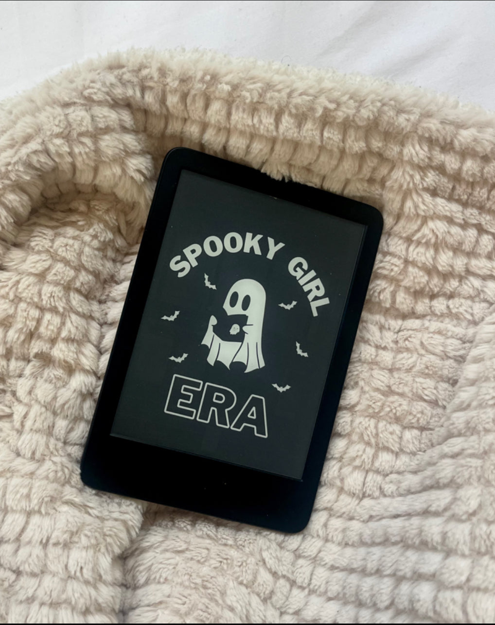 SPOOKY GIRL KINDLE SCREEN SAVER