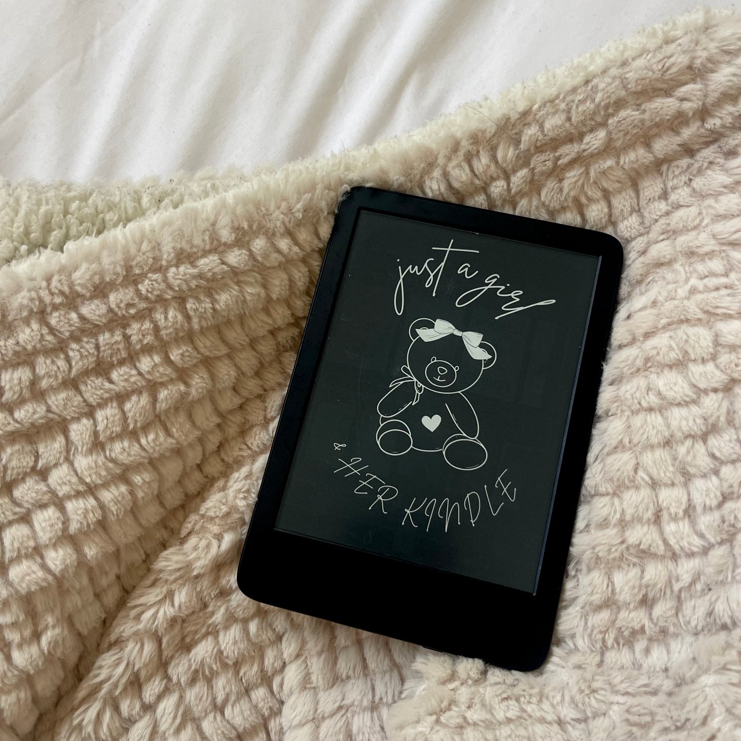 A GIRL AND HER KINDLE, KINDLE SCREEN SAVER