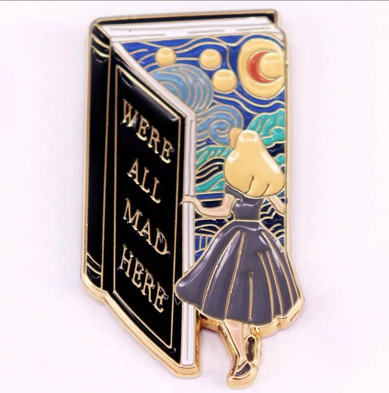 ALICE IN WONDERLAND PIN
