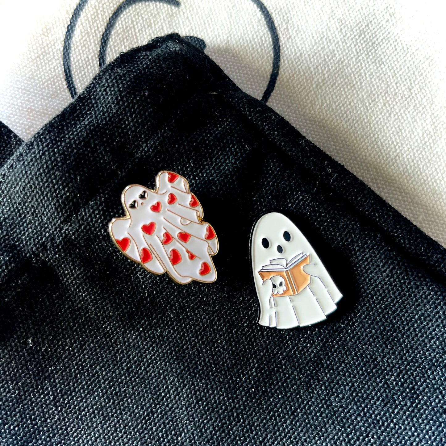 LOVE GHOST PIN