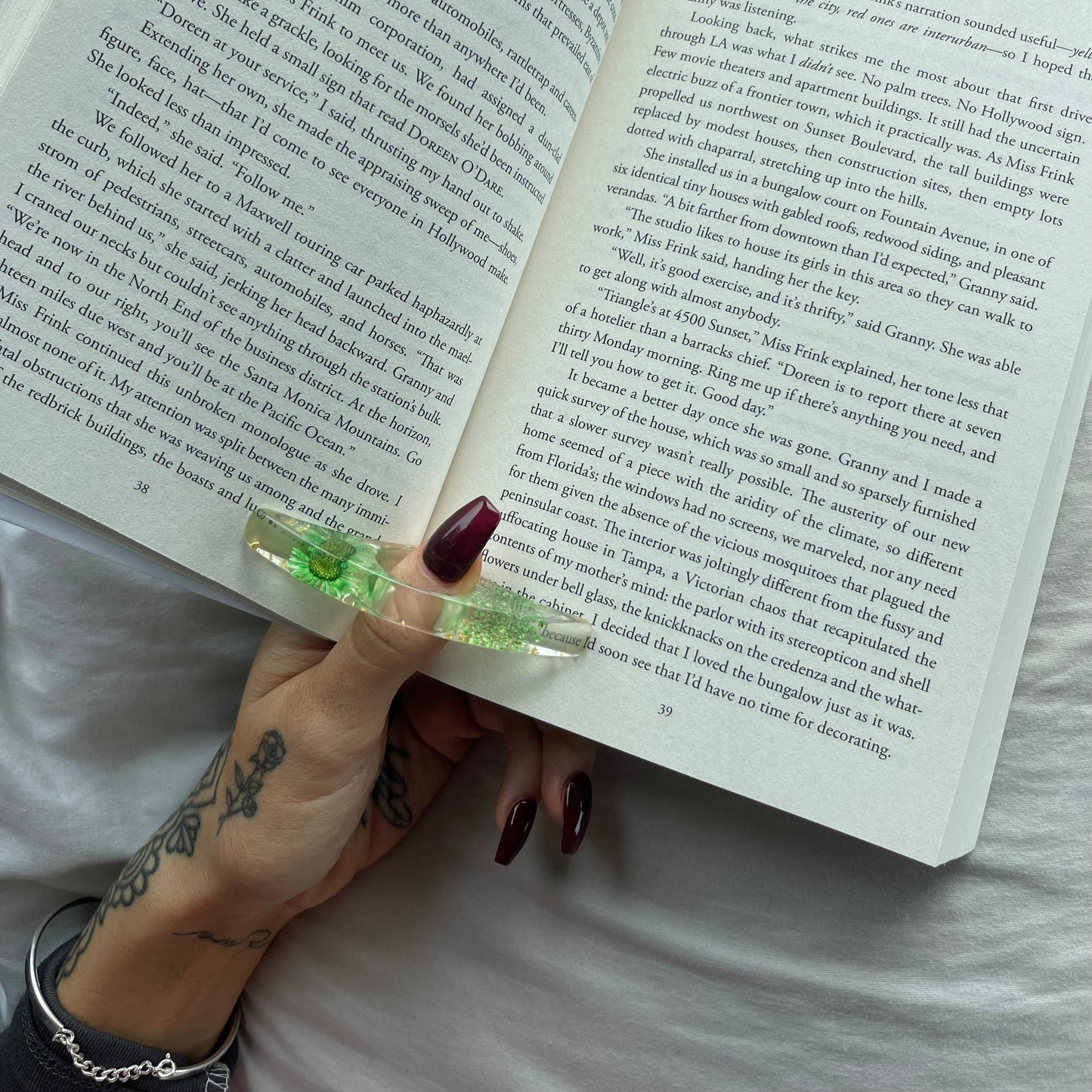 BOOK THUMBS