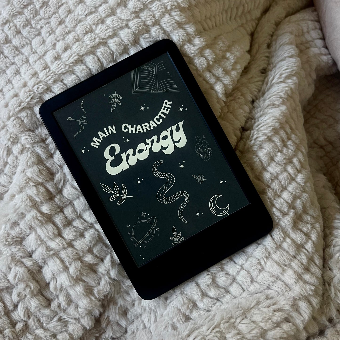 IT GIRL KINDLE SCREEN SAVER (Main Character Energy)