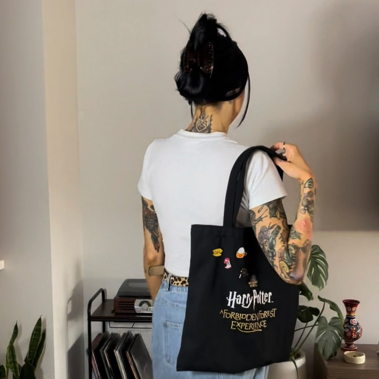 BOOK NERDS ARE SEXY SLOGAN TEE