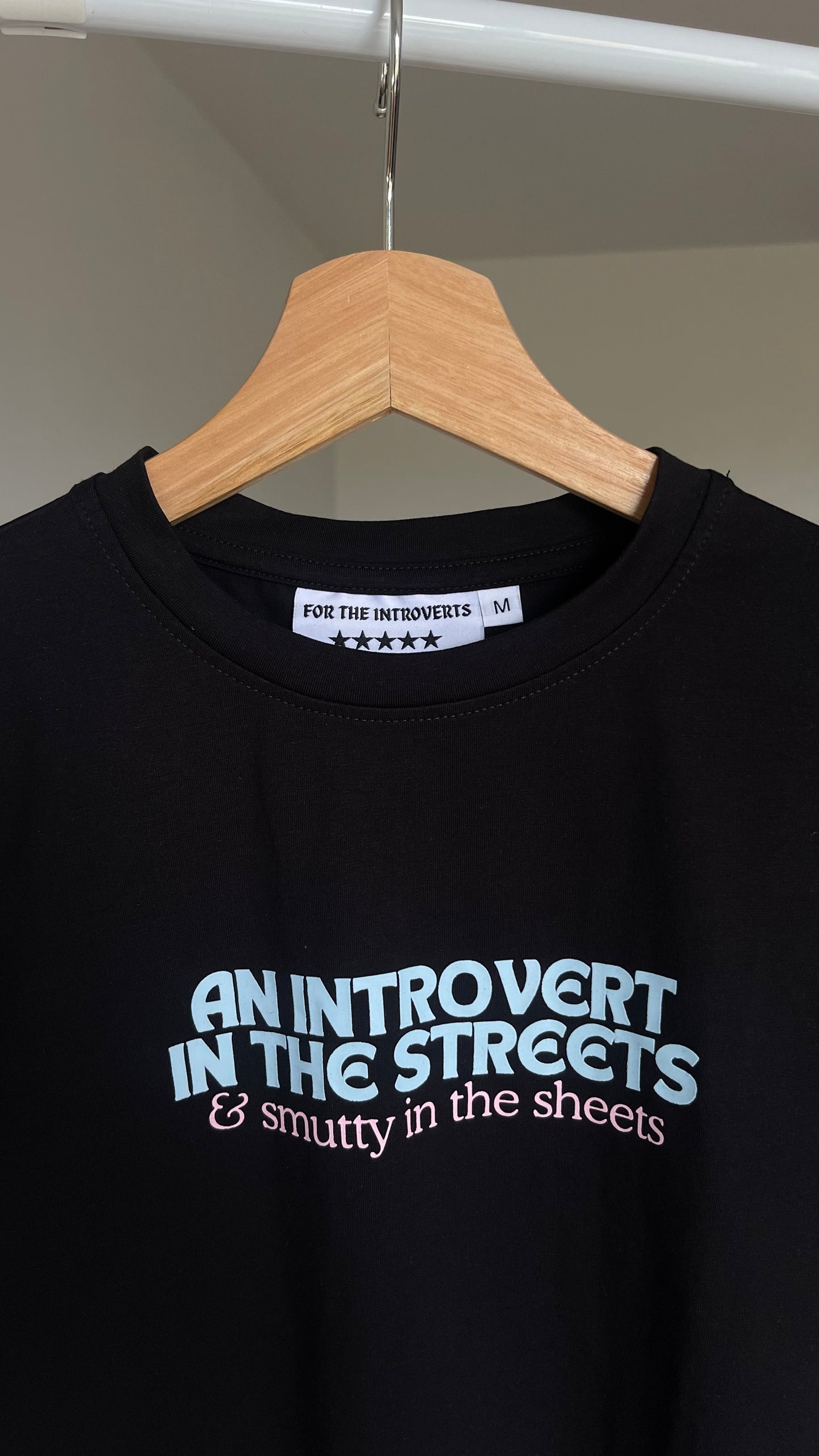 SMUTTY READER SLOGAN TEE
