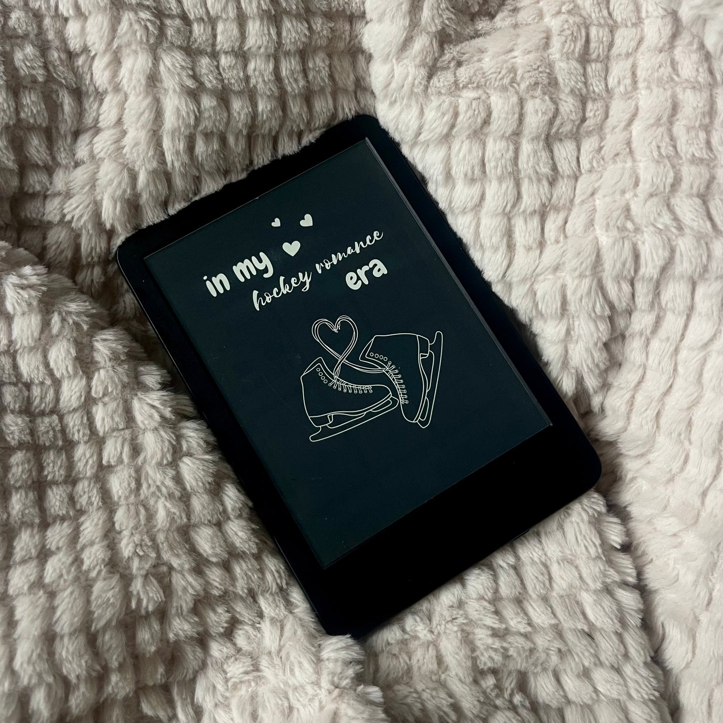 HOCKEY ROMANCE ERA KINDLE SCREEN SAVER