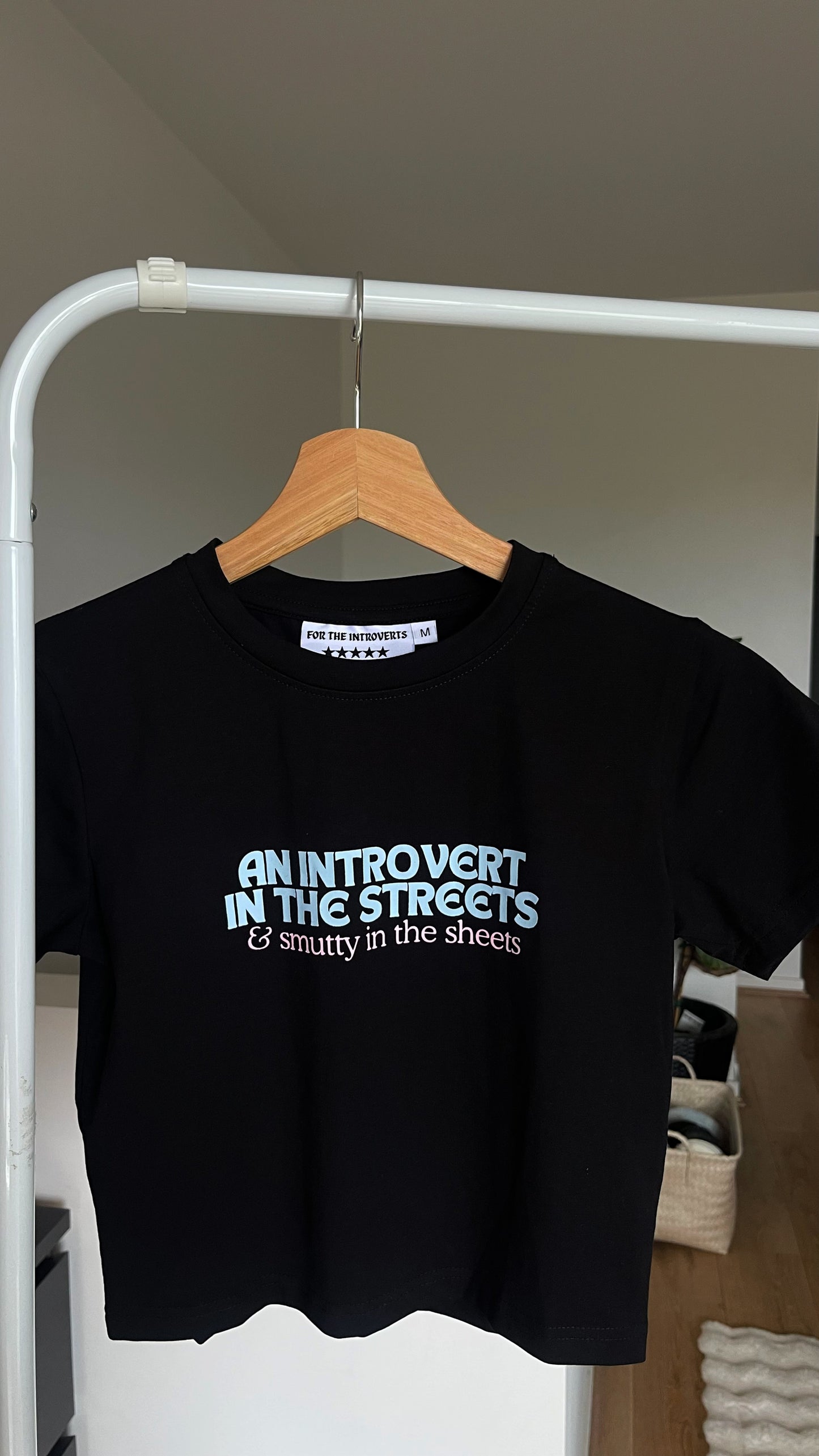 SMUTTY READER SLOGAN TEE