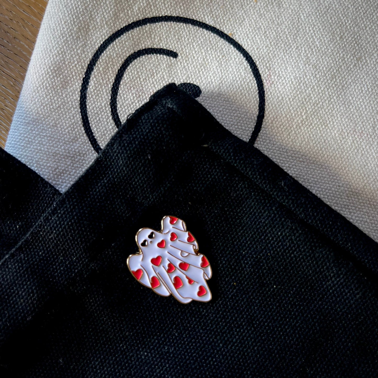 LOVE GHOST PIN