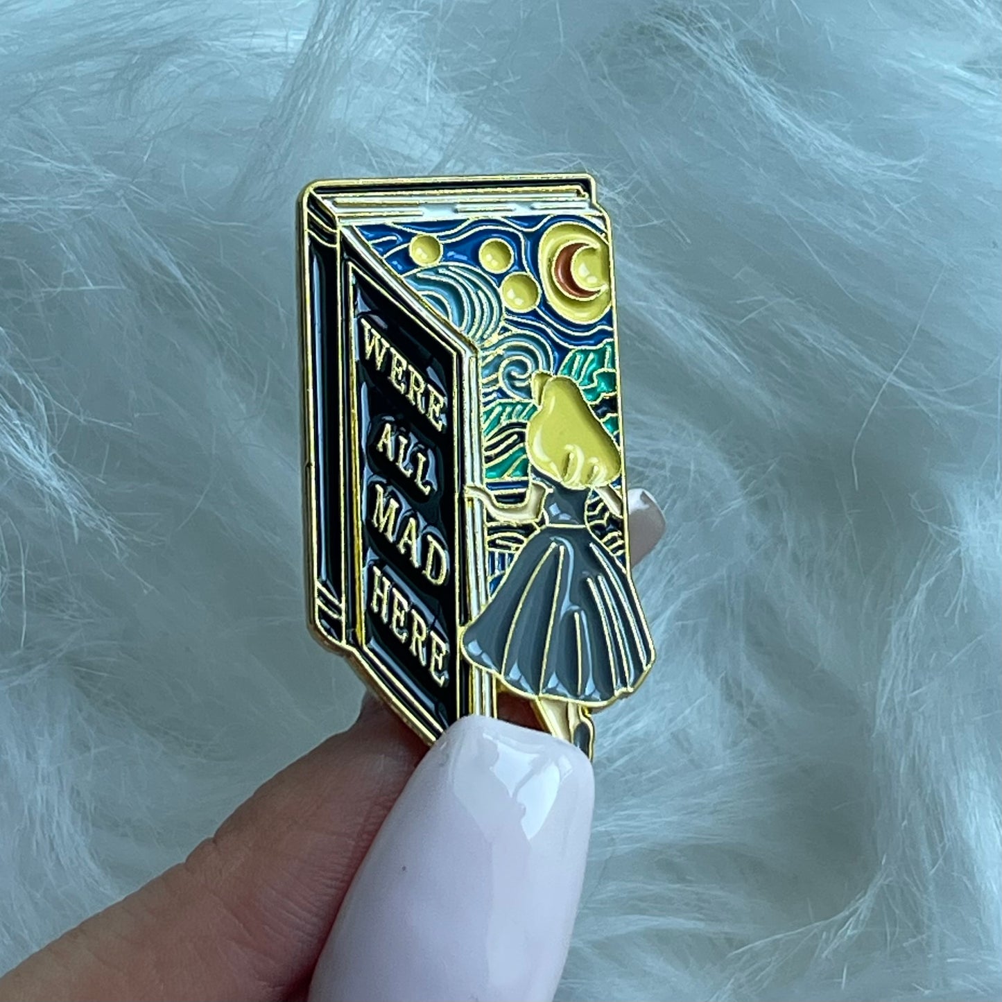 ALICE IN WONDERLAND PIN