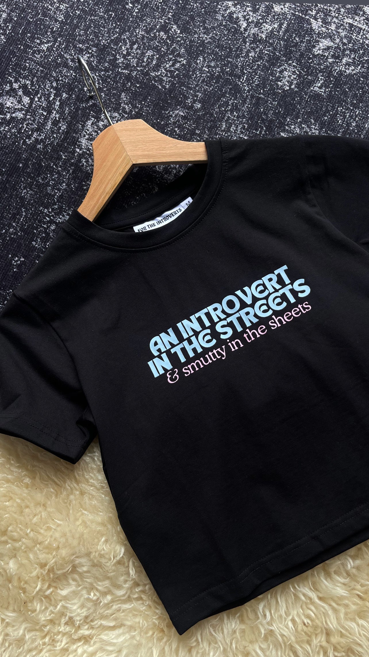 SMUTTY READER SLOGAN TEE