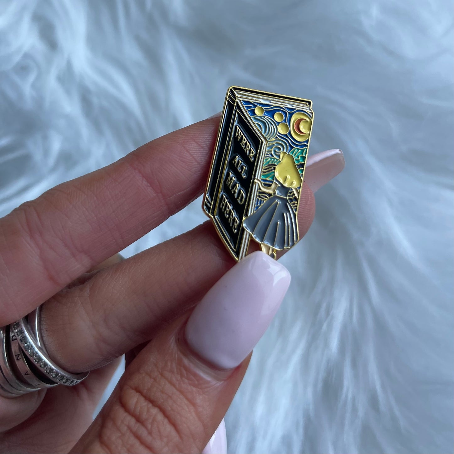 ALICE IN WONDERLAND PIN