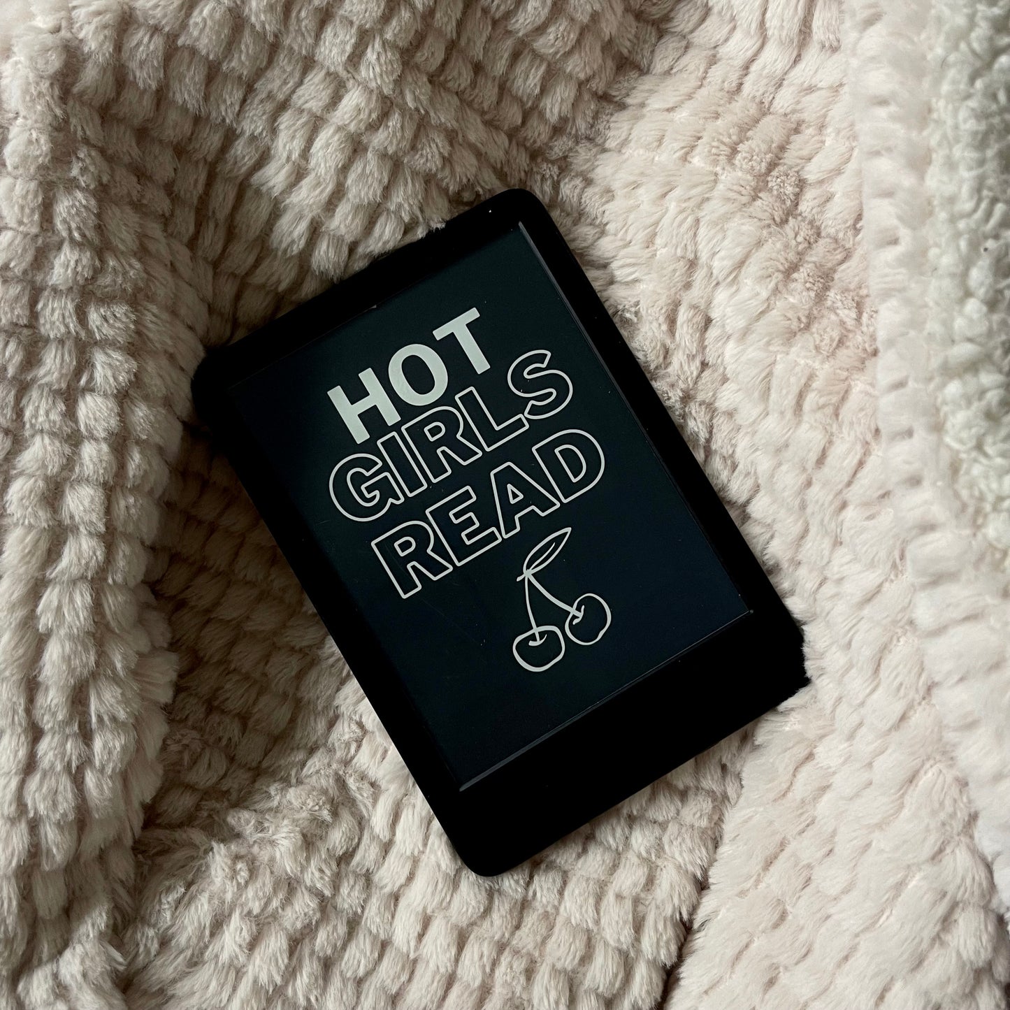 HOT GIRLS READ KINDLE SCREEN SAVER