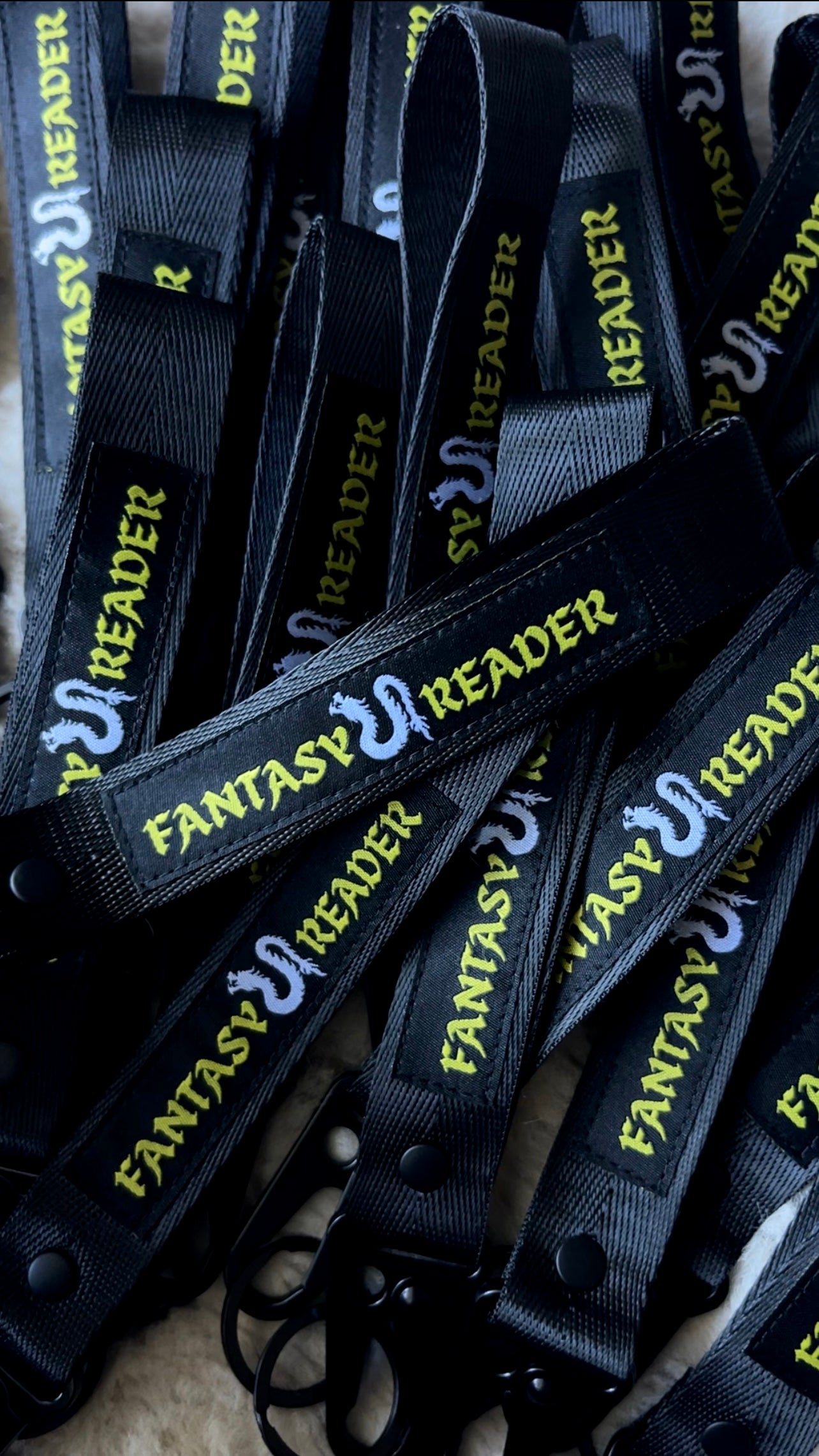 FANTASY READER KEYCHAIN LANYARD