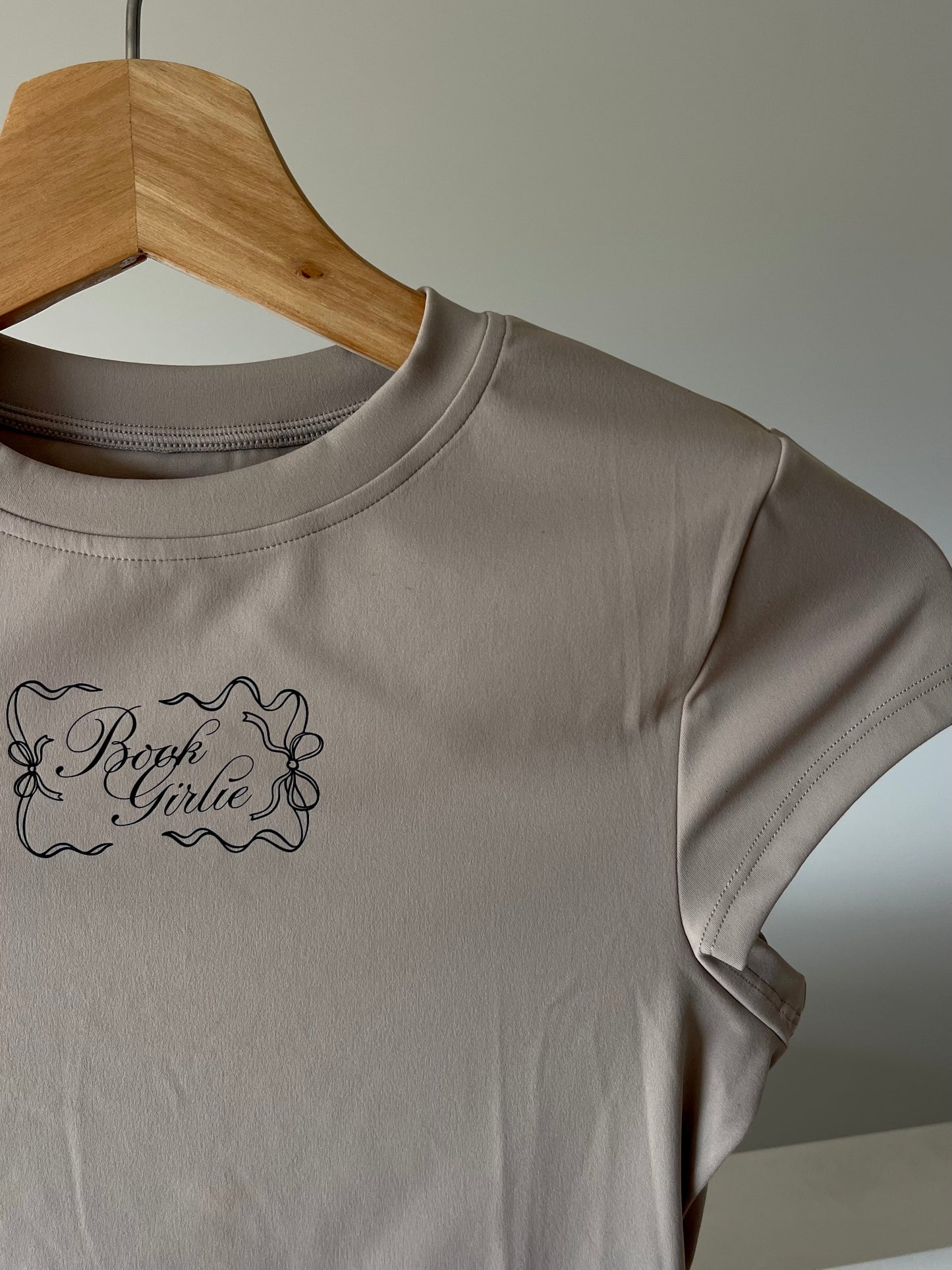 BOOK GIRLIE TEE, ICED COFFEE