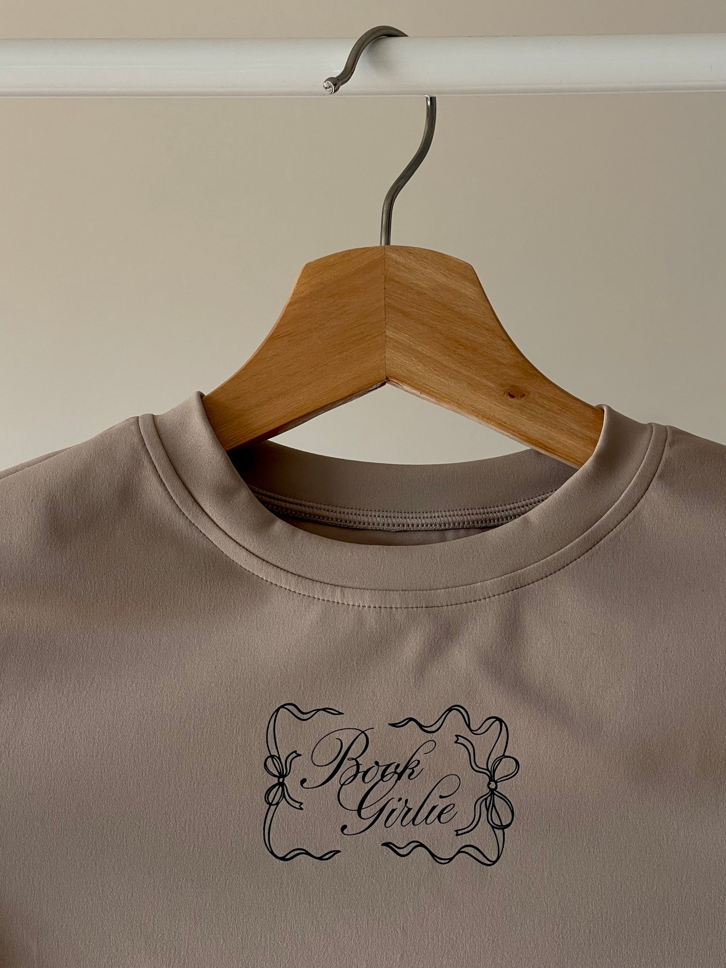 BOOK GIRLIE TEE, ICED COFFEE