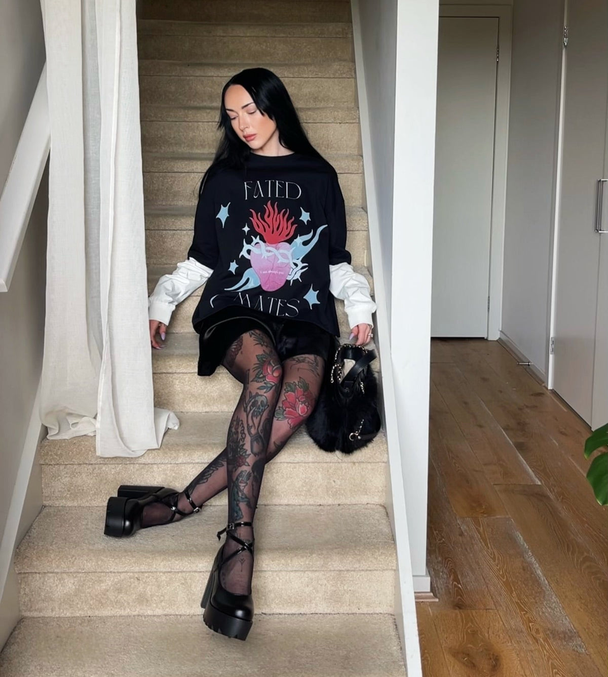 ROMANTASY GRAPHIC LONG SLEEVE CREW NECK