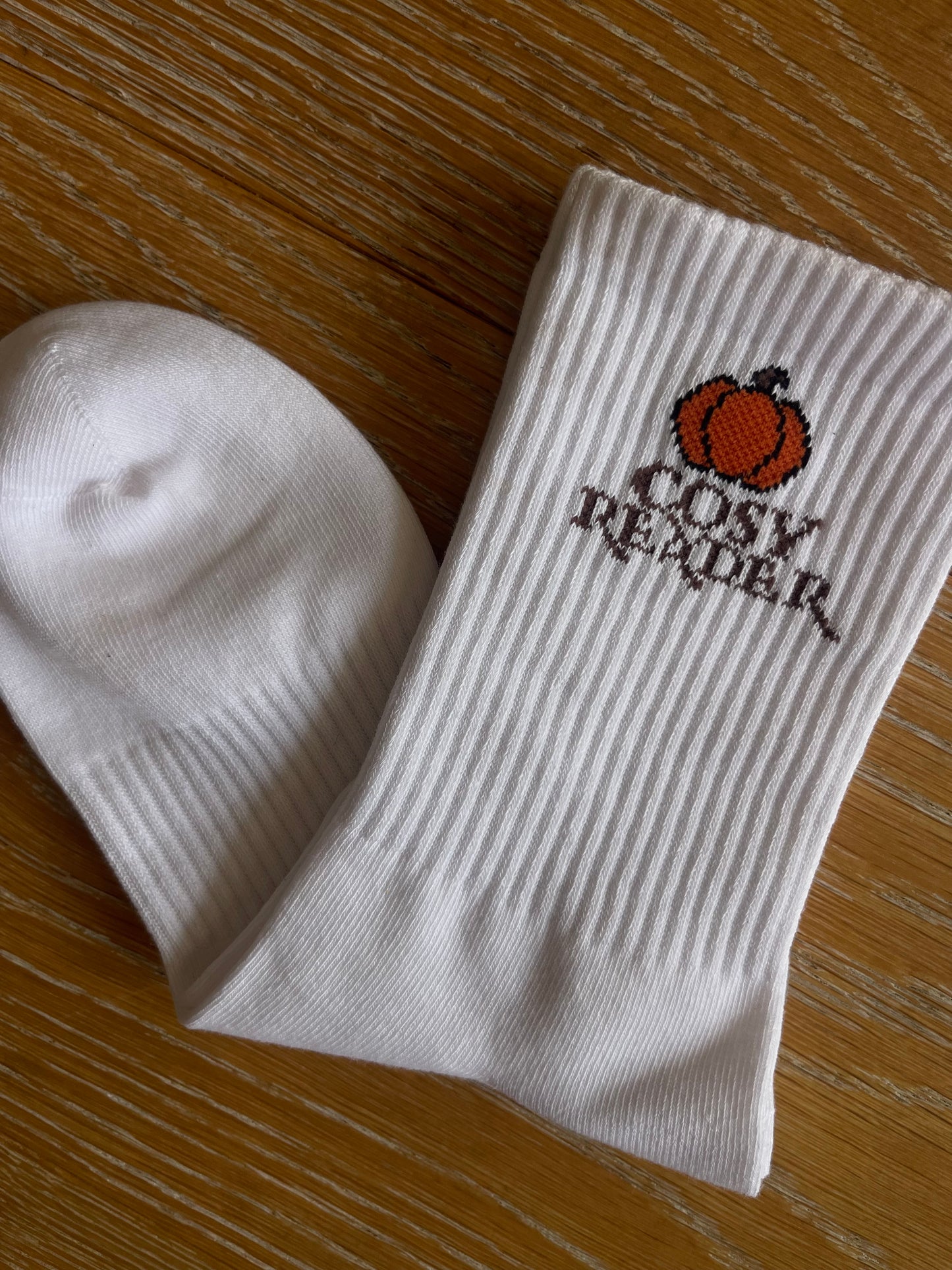 COSY READER BOOK SOCKS (FALL/AUTUMNAL/HALLOWEEN)