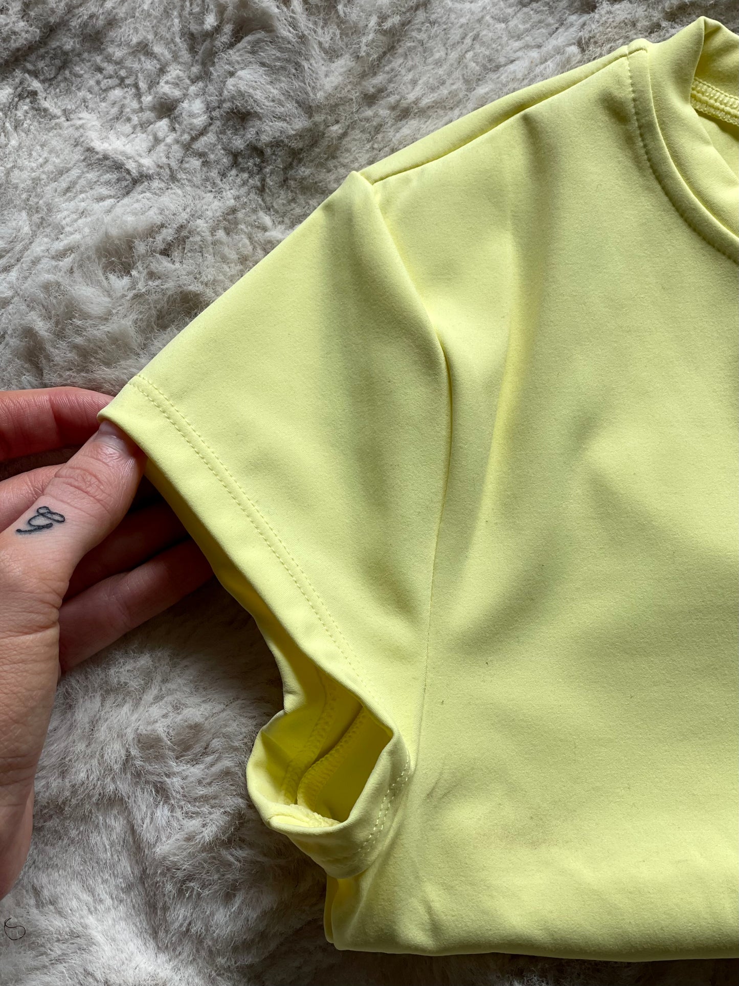 BOOK GIRLIE TEE, LEMON