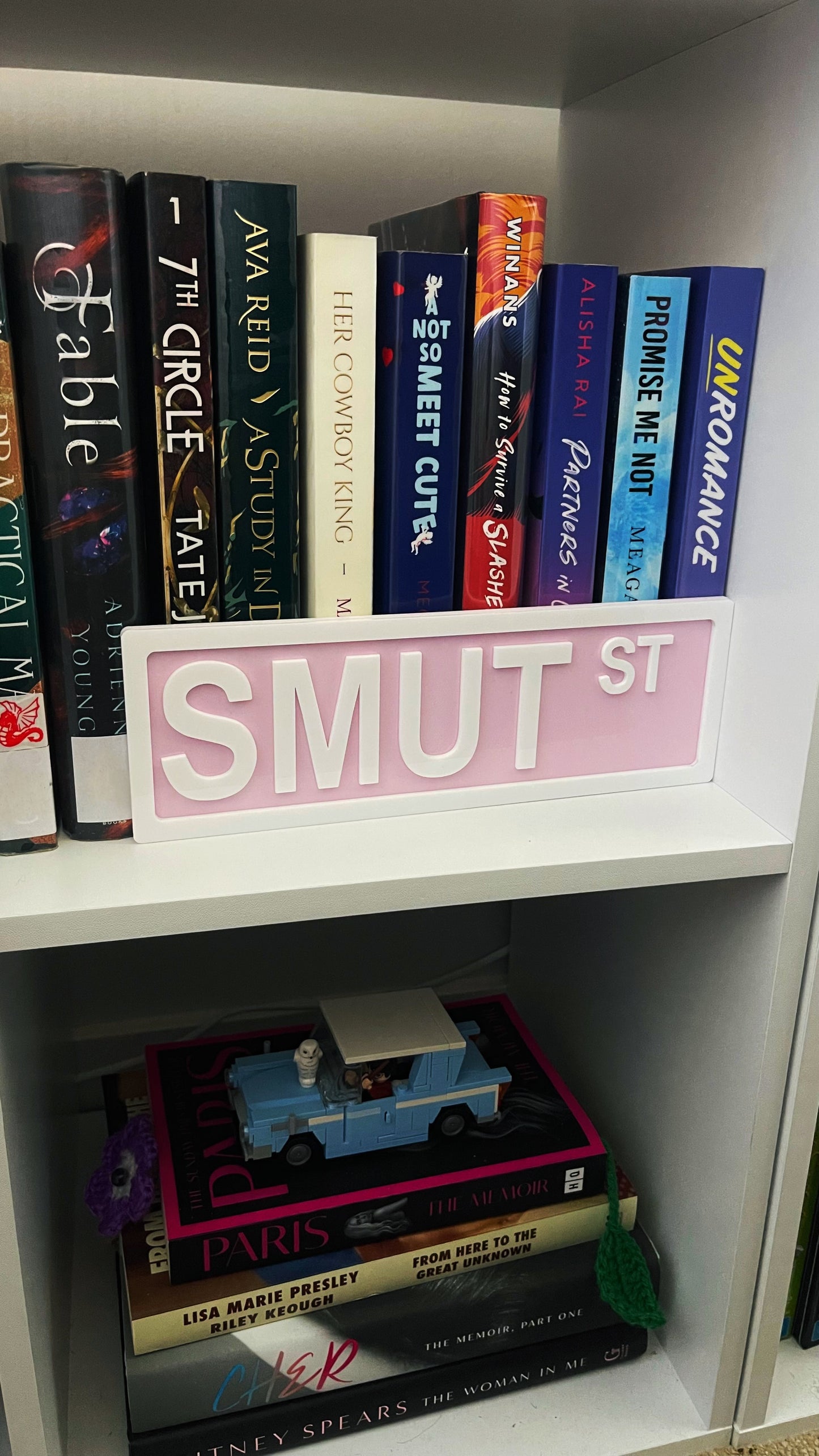 SMUT ST SHELF SIGN