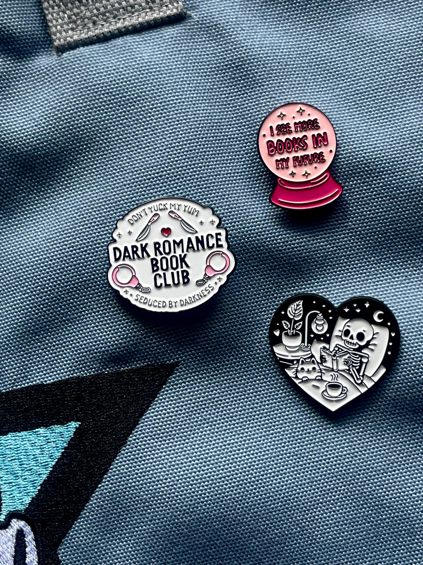 DARK ROMANCE BOOK CLUB PIN (WHITE)